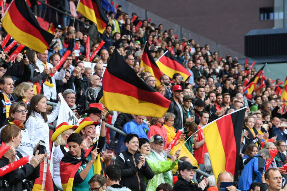 Die Fans der deutschen Frauenfußball-Nationalmannschaft dürfen 2027 vielleicht eine Heim-WM erleben.
