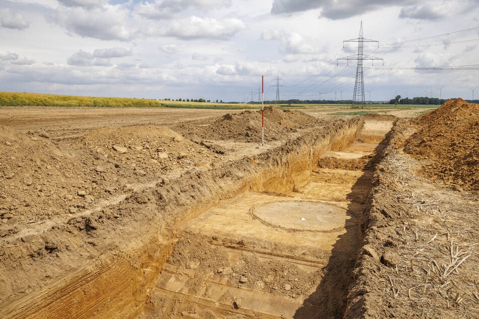 20 solcher oder ähnlicher Flächen untersuchen die Archäologen im südlichen Teil des dritten Bauabschnitts für die neue B169 bei Salbitz seit Wochenbeginn.