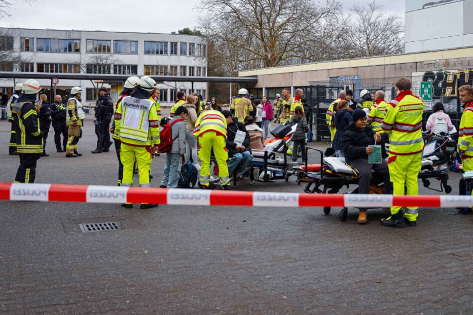 Realschule evakuiert: Schüler und Lehrende nach Reizgas-Angriff im Krankenhaus