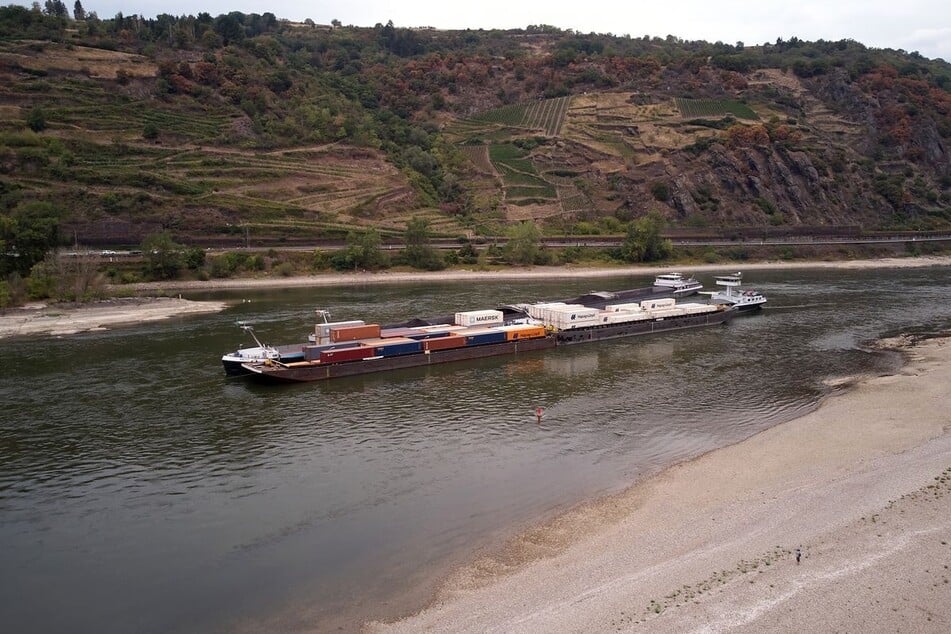 Das Niedrigwasser im Rhein hatte enormen Einfluss auf die Frachtschifffahrt, da viel weniger Güter transportiert werden konnten.