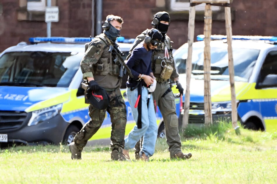 Der Syrer Issa Al H. wird verdächtigt, bei dem Anschlag auf einem Stadtfest in Solingen drei Menschen mit einem Messer getötet und acht weitere verletzt zu haben.