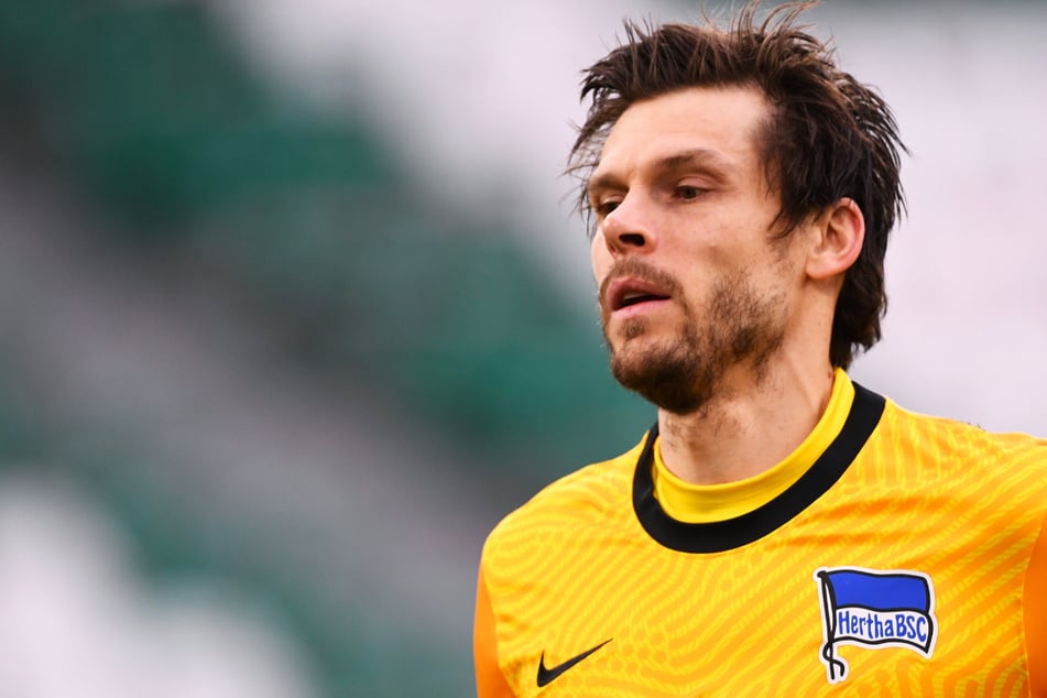Hertha BSC muss im Stadtderby gegen den 1. FC Union Berlin kruzfristig auf Rune Jarstein (36) verzichten. Der Keeper ist positiv auf das Coronavirus getestet worden.