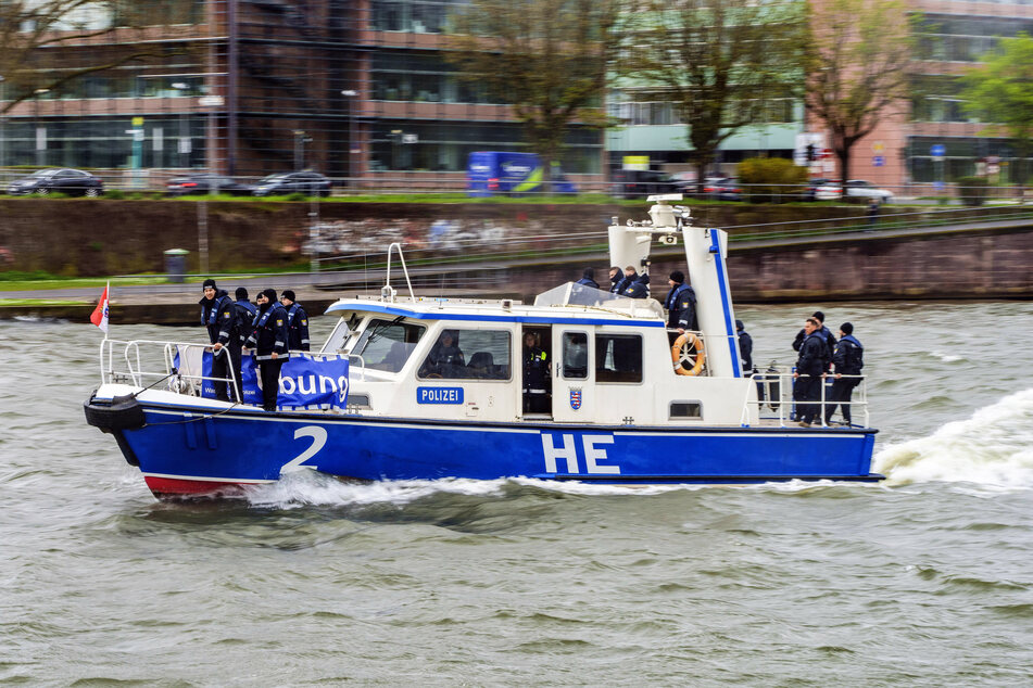 Schiffsbergung endet in tödlichem Drama: Schleppleine tötet Sportboot-Insassen