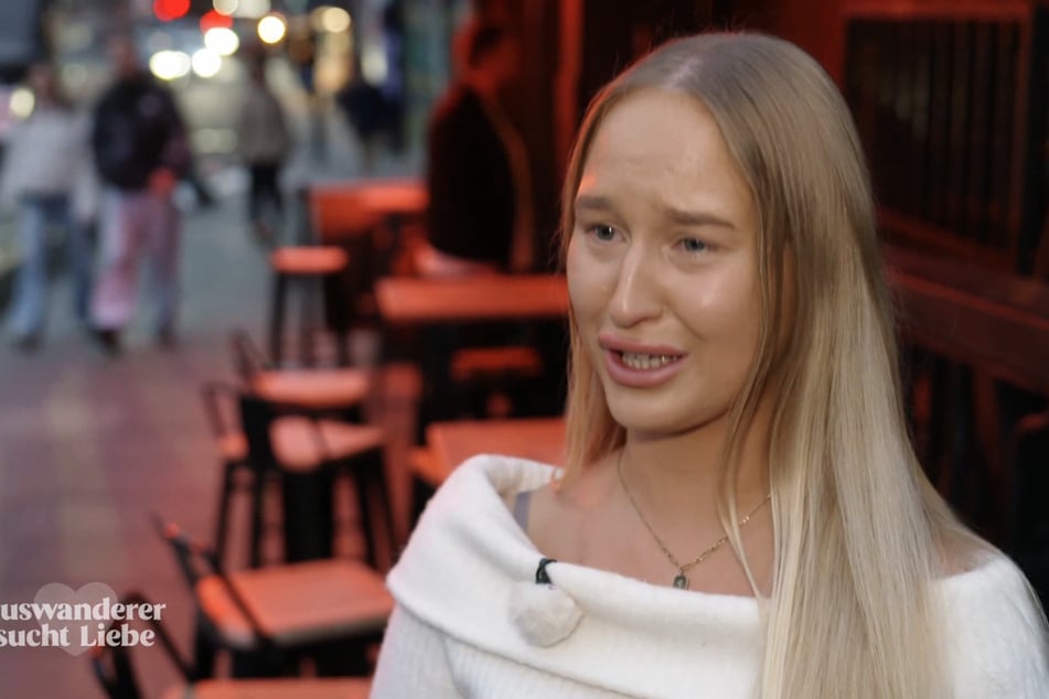 Romina (26) ist nach dem Gespräch mit Ben völlig aufgewühlt.