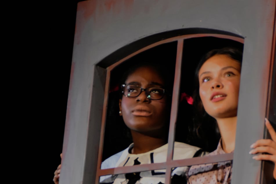 Hamburg: Tosender Applaus für 14 Schüler: Ida Ehre zurück auf der Bühne