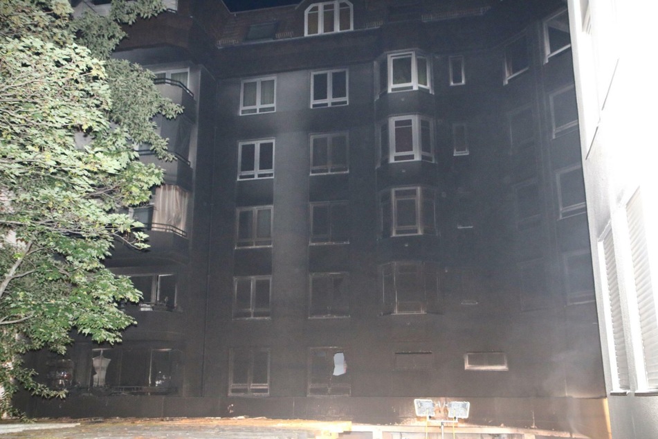 In Berlin-Neukölln kam es in der Nacht zu Montag zu einem großen Feuerwehreinsatz.