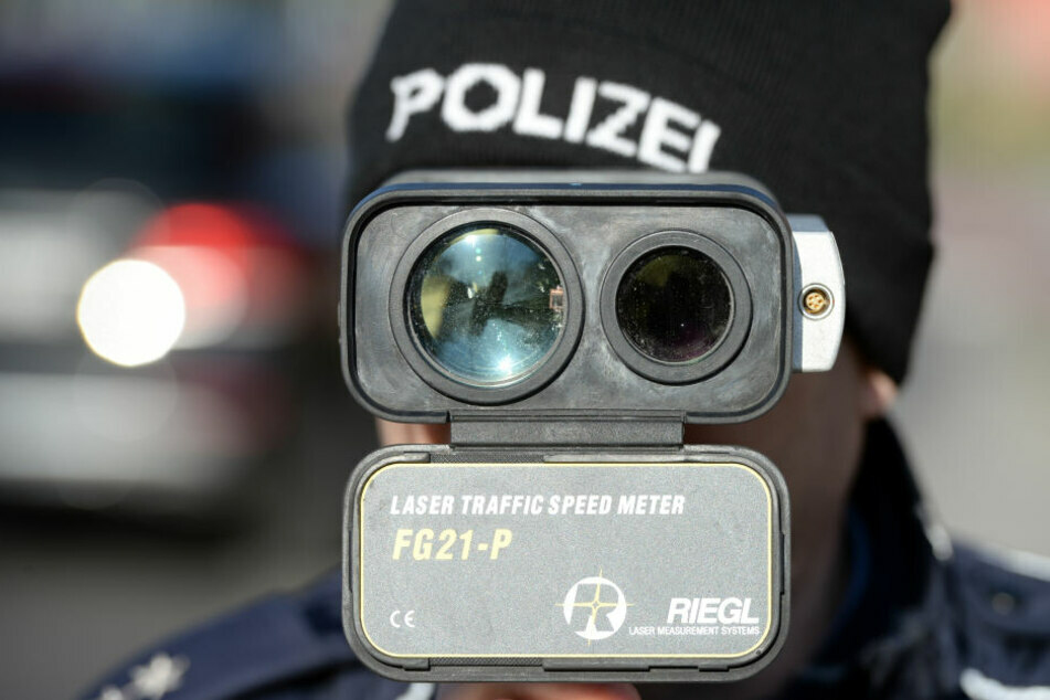 Bei einem Blitz-Marathon am Sonntag haben Chemnitzer Beamte auf der A72 genau 141 und der A4 weitere 217 Raser erwischt. (Symbolbild)