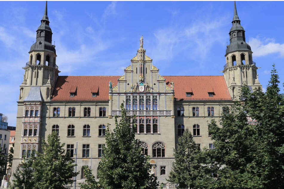 Am Landgericht Halle wird der Prozess um den Tod eines Kleinkindes verhandelt. Der 27 Jahre alte Angeklagte streitet die Tat ab.