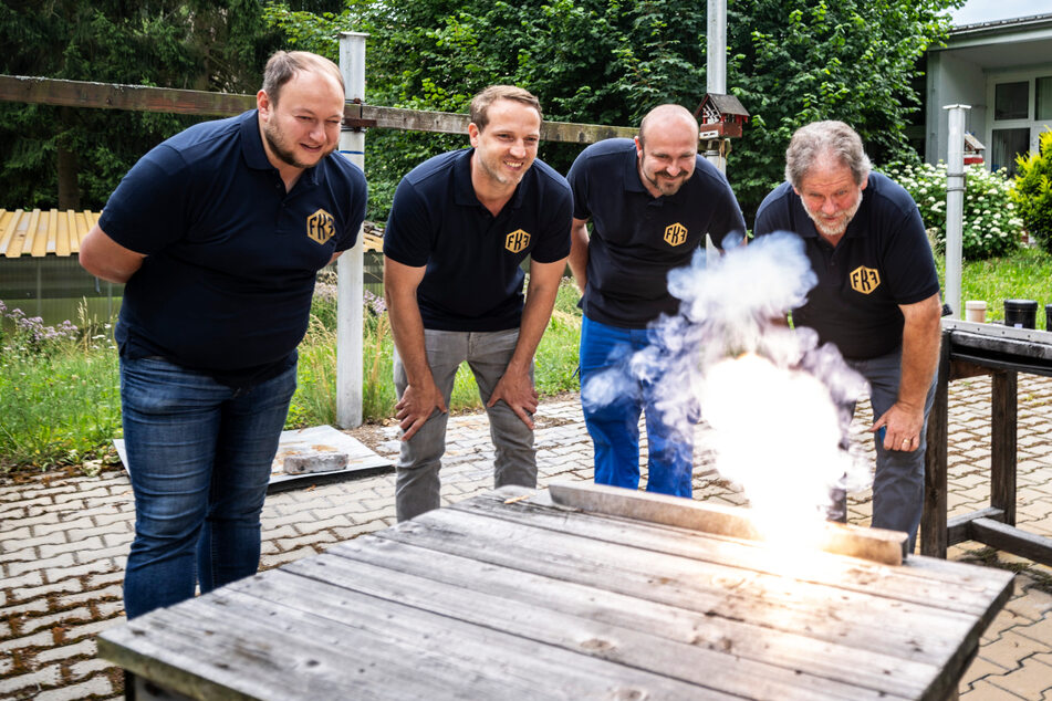 Raketenmäßig: Ex-Mitarbeiter retten Freibergs Feuerwerk-Fabrik nach 300 Jahren Tradition