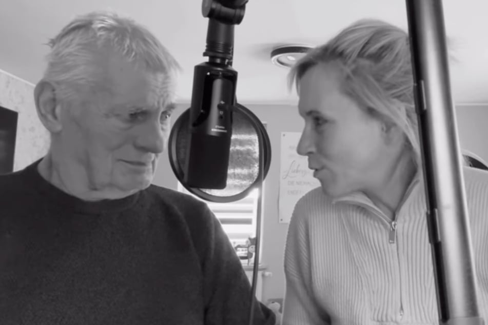 In ihrem Podcast erinnert sich Annika Kärsten-Hoenig (39) gemeinsam mit ihrem Ehemann Heinz (73) an den vergangenen Sommer.