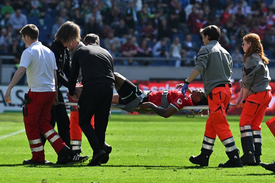 Im April 2025 hatte Ngankam während seiner Leihe zu Hannover 96 einen Schien- und Wadenbeinbruch erlitten. Erst im November kehrte er in den Eintracht-Kader zurück.