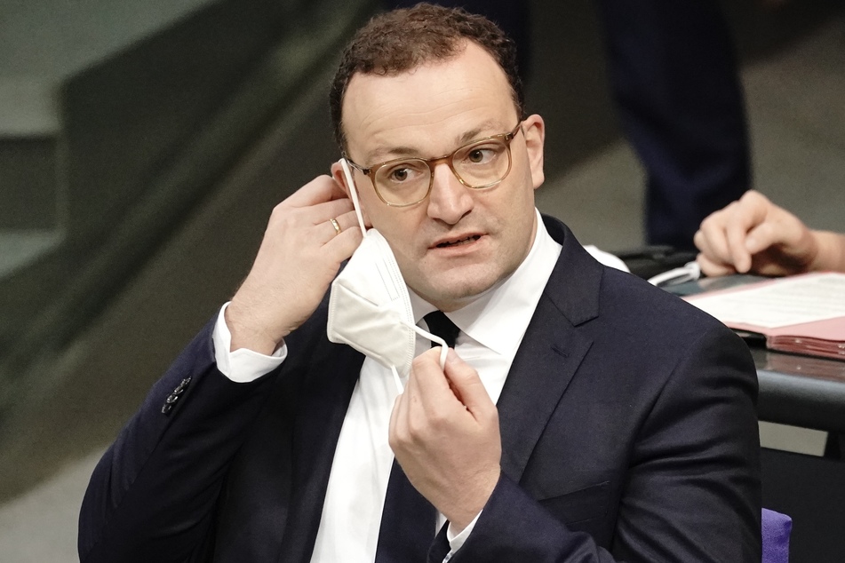 Gesundheitsminister Jens Spahn (DCU) fasst die aktuelle Corona-Lage zusammen: "Wir haben sicheren Boden unter den Füßen, aber wir sind noch nicht über den Berg."