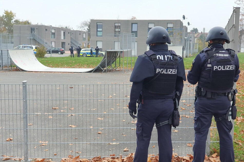 Beamte am Dienstag in der Mannheimer Straße.