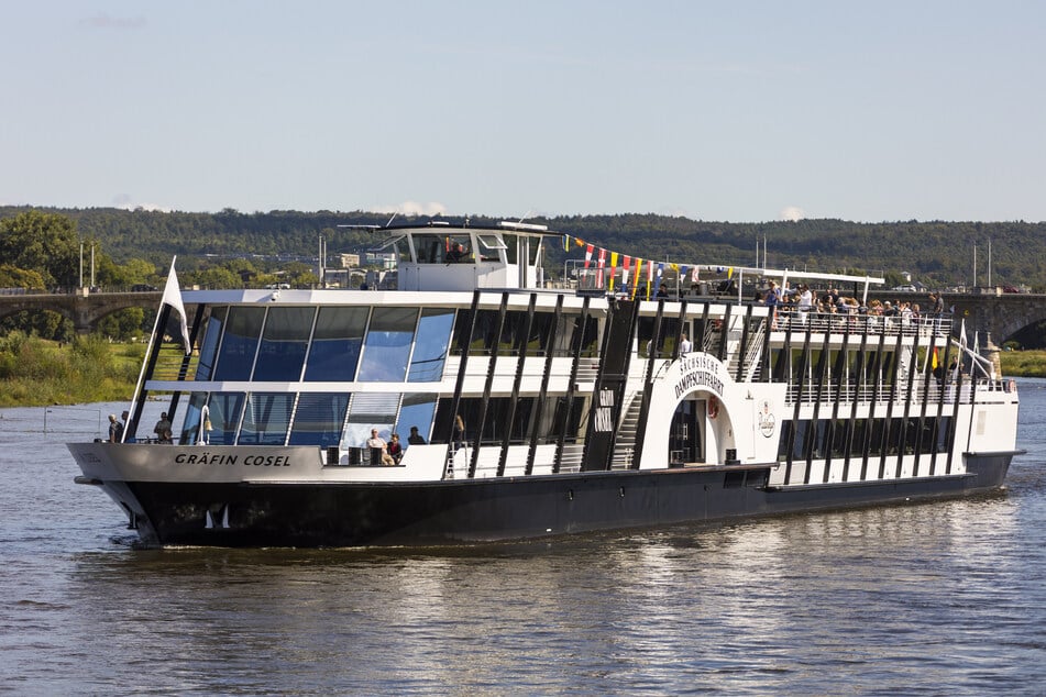 Tickets für die öffentliche Stollenverkostung auf der "Cosel" gibt's bei der Dampfschifffahrt.