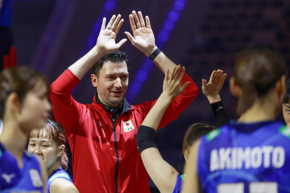 Der Türke betreut seit diesem Sommer die Auswahl Japans, erreichte mit dem Team bei der WM den vierten Platz.