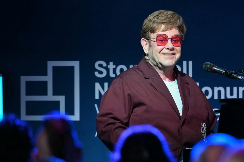 Kleiden wie Elton John? Weltstar macht's möglich - mit großer eBay-Auktion!