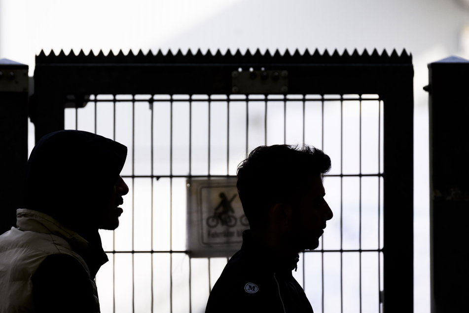 Mit einfachen aber sinnstiftenden Tätigkeiten sollen die Asylbewerber an den Arbeitsmarkt herangeführt werden. (Symbolfoto)