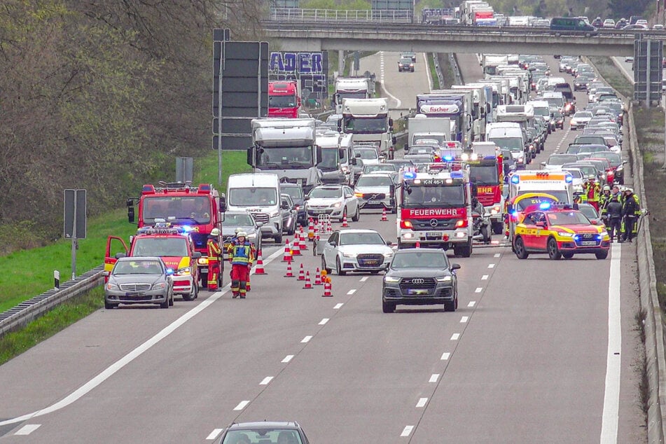Unfall A5: Osterverkehr muss warten: Auffahrunfall auf A5 bei Bruchsal verursacht 13 Kilometer Stau