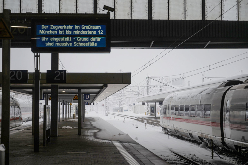 Bahn-Gewerkschaften und -verbände fordern nach den Schnee-Ausfällen Konsequenzen für die Wintertauglichkeit.