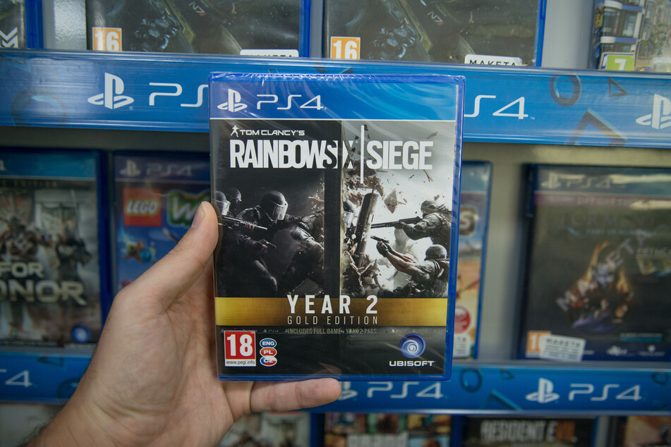 "Tom Clancy's Rainbow Six: Siege" ist ein taktisches Online-Shooter-Videospiel, das von Ubisoft Montreal entwickelt und von Ubisoft veröffentlicht wurde.