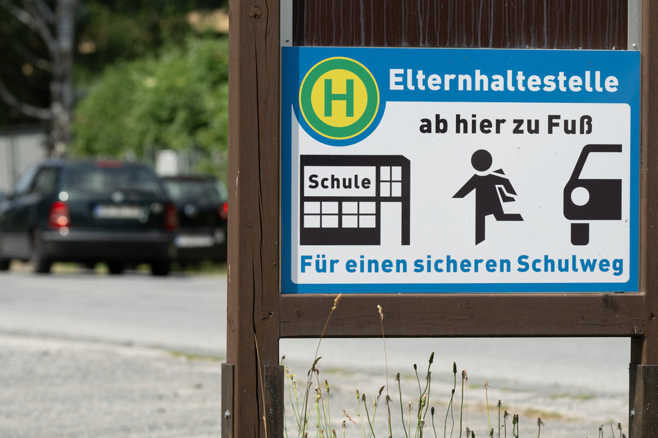 "Elterntaxis" erhalten Hol- und Bringzonen in Neuer Neustadt