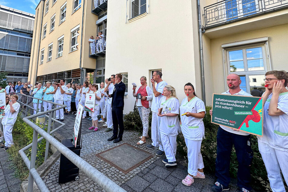 Vergangene Woche protestierten Mitarbeiter des St.-Joseph-Stift Dresden wegen der dramatischen wirtschaftlichen Lage der Krankenhäuser.
