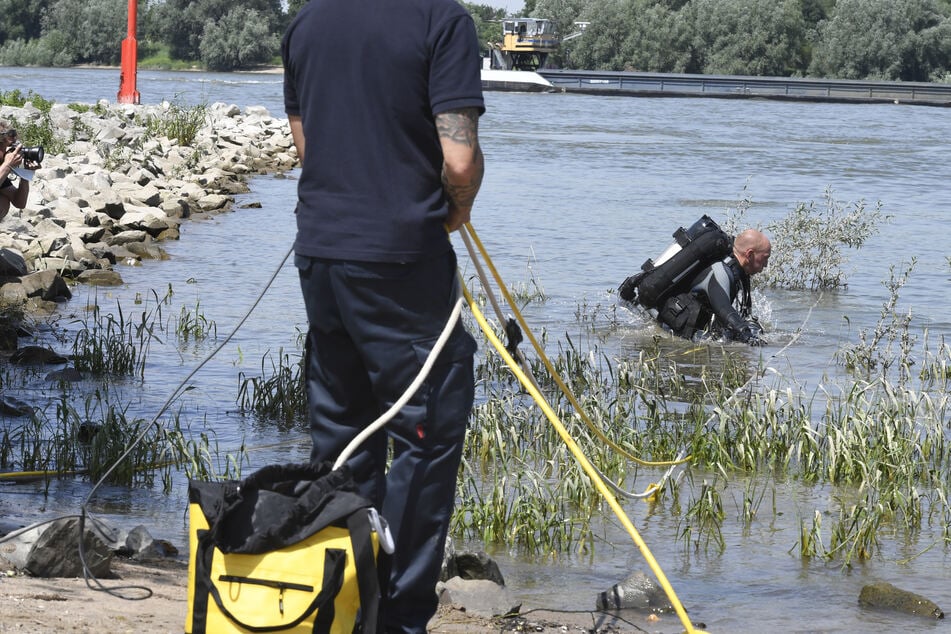 Mann geht mit Kindern am Rhein spazieren: Wenig später müssen sie mitansehen, wie er stirbt