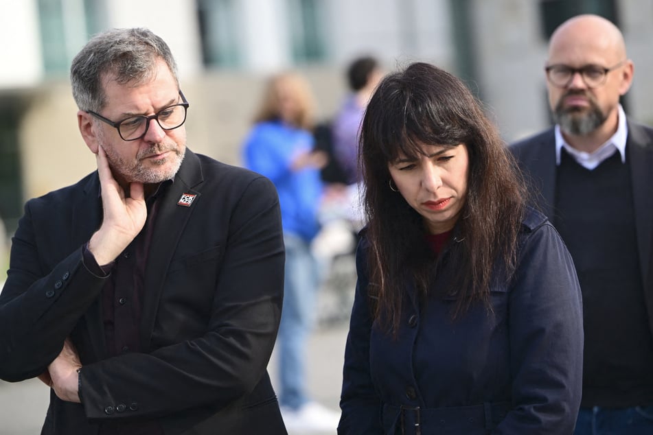 Elif Eralp und Werner Graf (46, Bündnis 90/Die Grüne) gedenken den Opfern des Terroranschlags der Hamas.