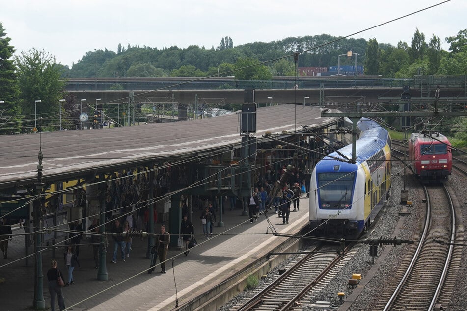 Vier Wochen lang fährt hier kein Zug: Wichtige Pendlerstrecke in Hamburg gesperrt