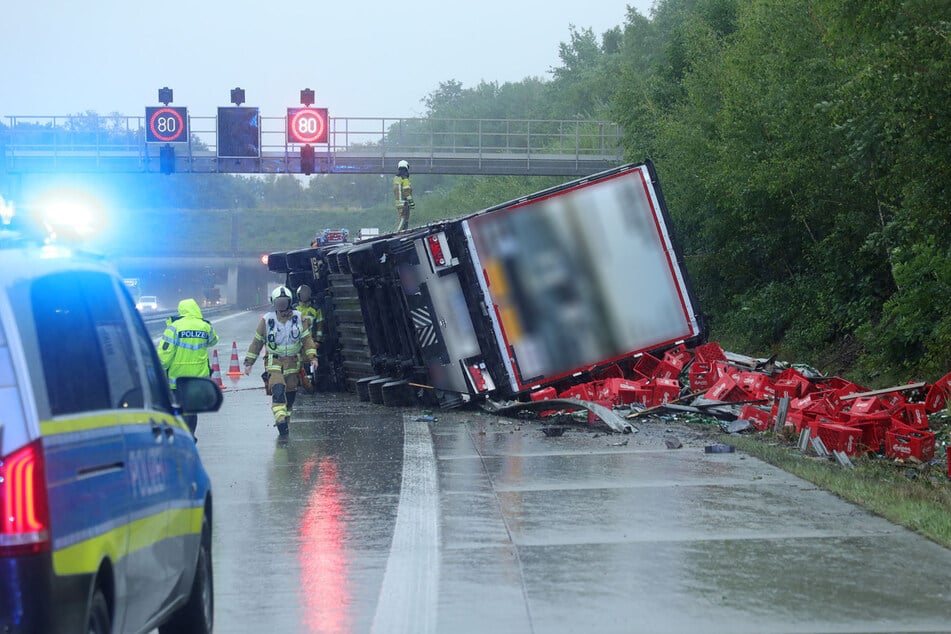 Nach Angaben der Polizei Sachsen musste die A17 in Richtung Prag nach dem Unfall gesperrt werden.
