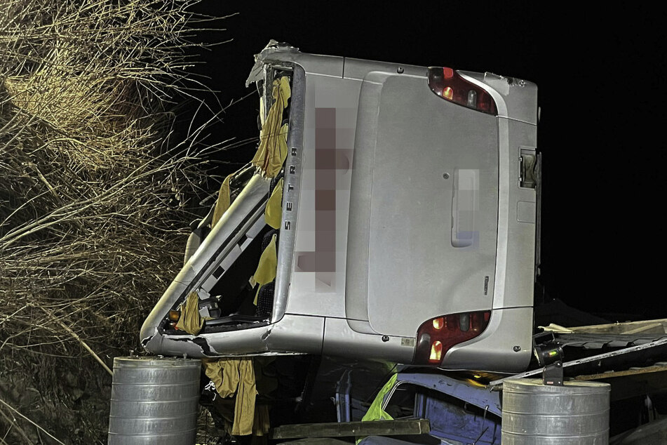 Deutscher Reisebus in Österreich verunglückt - ein Toter (†31), mehrere Verletzte