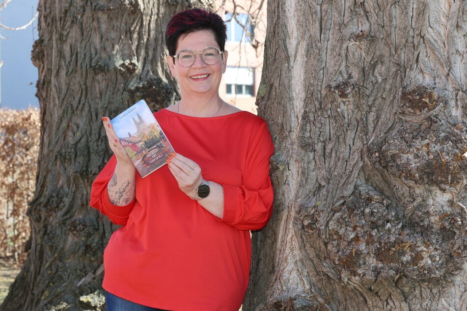Autorin Evelyn Kühne (55) zeigt ihren fünften Meißen-Krimi "Hochzeit mit Todesfall".