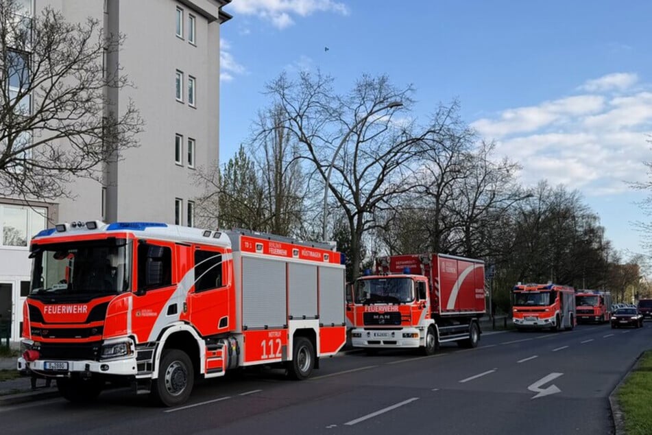 Spezialfahrzeuge sind in Tegel im Einsatz.