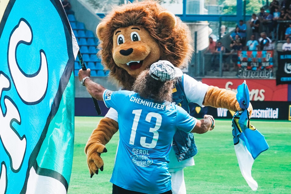 XY Dauerkarten wurden schon verkauft. Sichert Euch jetzt noch Euren Platz im eins-Stadion – An der Gellertstraße.