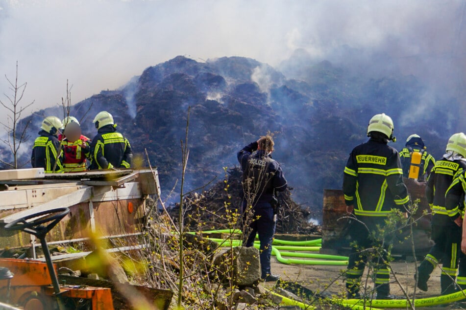 Feuerwehreinsatz in Mittelsachsen: Komposthaufen in Flammen