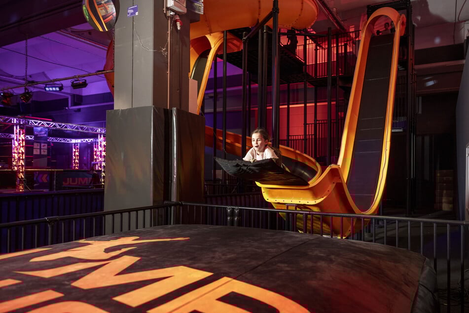 Wer auf Nervenkitzel steht, darf sich auf die Action Slides freuen: ein Highlight, das es so nur bei der Jump-House-Gruppe gibt.