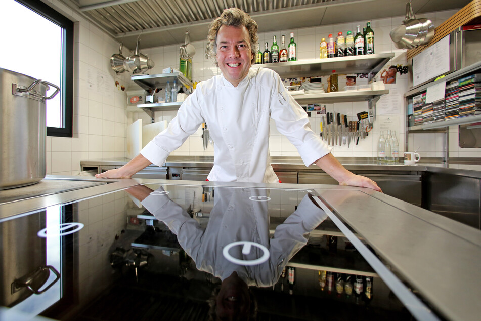 Peter Maria Schnurr (53) hat für sein Restaurant "Falco" vom Restaurantführer "Gault&amp;Millau 2023/24" vier Kochmützen erhalten.