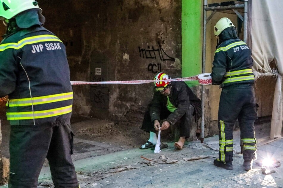 Firefighters intervened due to the damage caused by the quake in Sisak, Croatia.