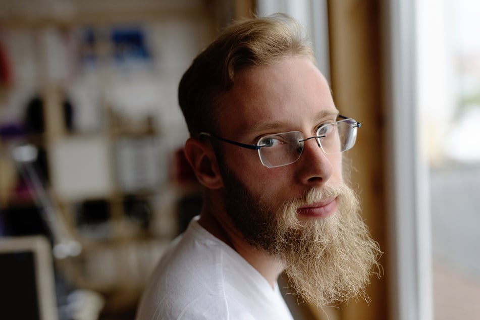 Trotz der Beeinträchtigungen geht der 28-Jährige selbstbewusst seinen Weg.