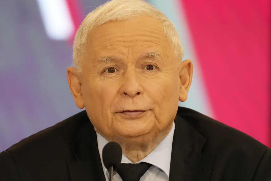 Jaroslaw Kaczynski (72), Vorsitzender der polnischen Regierungspartei PiS, stellte in Warschau Pläne für einen Gesetzentwurf zur "Verteidigung des Vaterlandes" vor.