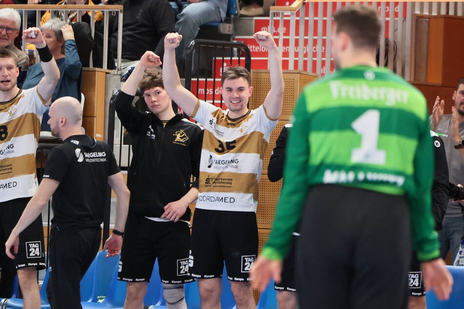 Die Jungs vom HC Elbflorenz durften in Potsdam über den ersten Sieg der Rückrunde jubeln.