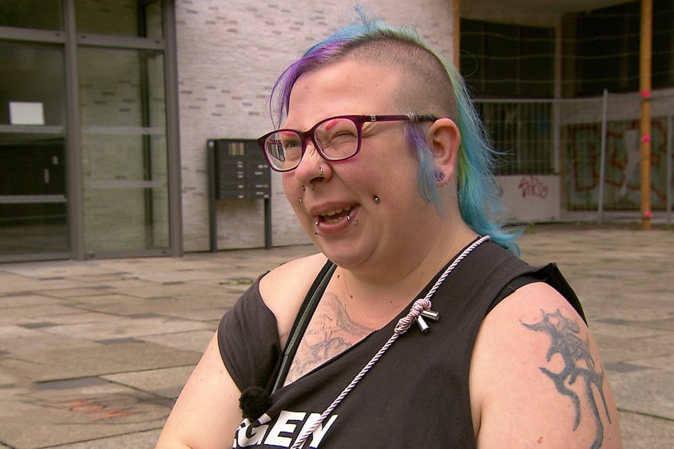 Lausi (34) hat ihren Partner Paddy (42) verlassen und ist nach Dresden umgezogen.