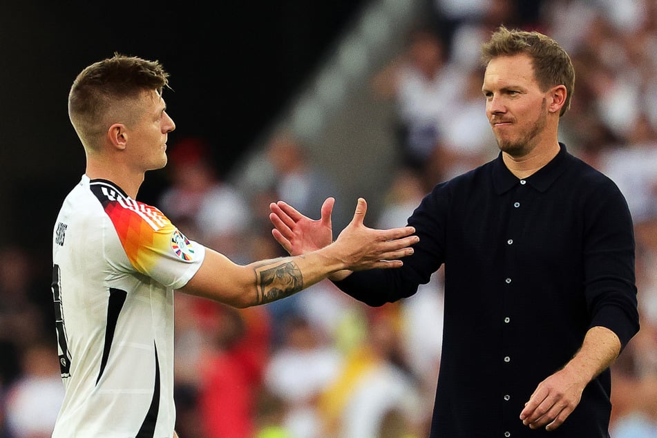 Nach dem Spiel gegen Spanien stimmte Bundestrainer Julian Nagelsmann (36, rechts) eine Lobeshymne auf Toni Kroos (34, links) an.