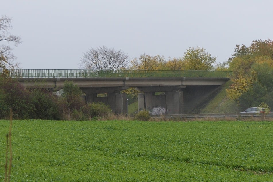 Die Brücke hat zahlreiche Mängel, die die Sicherheit gefährden könnten.