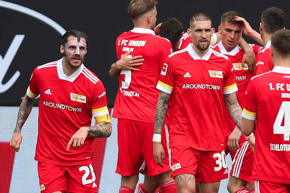Am Samstag konnten die Spieler von Union Berlin einen 2:1-Sieg gegen den VfB Stuttgart bejubeln. Ab Montag wird die Mannschaft sich während der englischen Woche vorsorglich in eine Hotel-Quarantäne begeben.