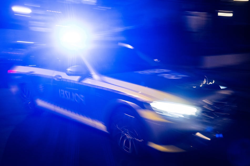 Beim Eintreffer der Polizisten war die vermummte Schlägertruppe bereits geflüchtet. (Symbolfoto)