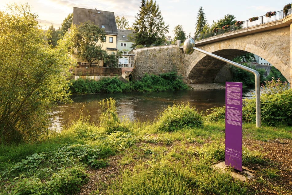 Warum steht in dieser sächsischen Stadt ein riesiger Rückspiegel?