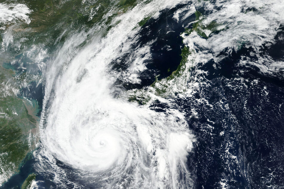 Ein Satellitenfoto, das vom NASA Worldview, Earth Observing System Data and Information System (EOSDIS) veröffentlicht wurde, zeigt den Taifun "Haishen", der sich auf die südwestjapanische Insel Kyushu zubewegt. Die Menschen in Japan wurden aufgefordert, sich auf einen Sturm in Rekordstärke einzustellen.