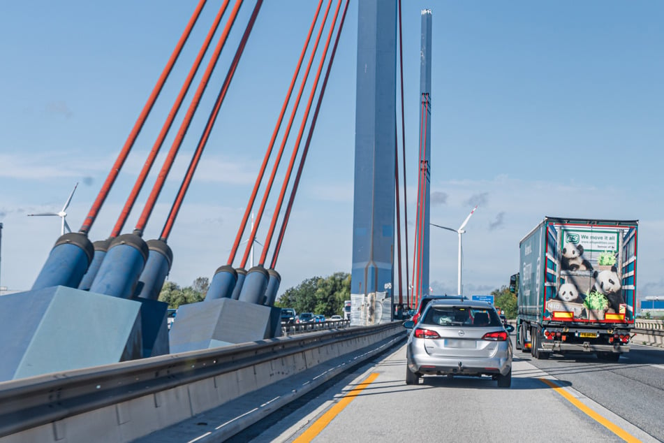 Die Norderelbbrücke der A1 ist baufällig.