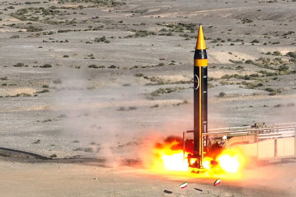 US sees "serious threat" as Iran unveils new missile
